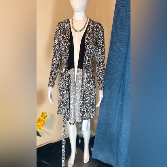 Pre-loved! Loft Elegant Black and White Dress - Picture 12 of 14